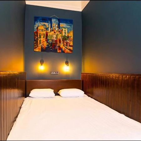 Центр На Вулиці Проспект Шевченка 12 Навпроти Макдональса З Балконом Appartement Lviv Buitenkant foto