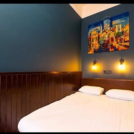 Центр На Вулиці Проспект Шевченка 12 Навпроти Макдональса З Балконом Appartement Lviv Buitenkant foto