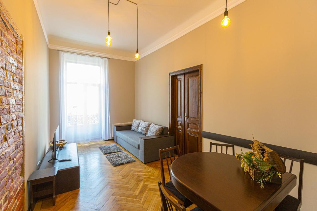 Центр На Вулиці Проспект Шевченка 12 Навпроти Макдональса З Балконом Appartement Lviv Buitenkant foto
