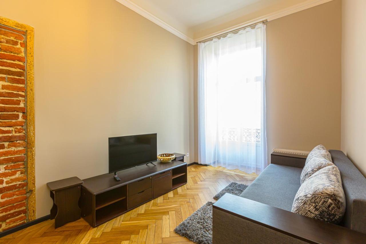 Центр На Вулиці Проспект Шевченка 12 Навпроти Макдональса З Балконом Appartement Lviv Buitenkant foto