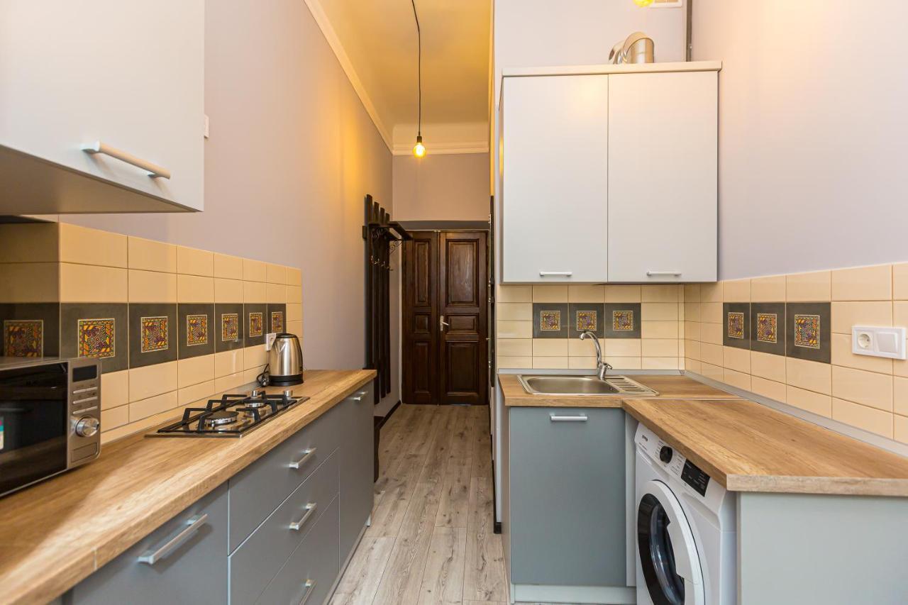 Центр На Вулиці Проспект Шевченка 12 Навпроти Макдональса З Балконом Appartement Lviv Buitenkant foto