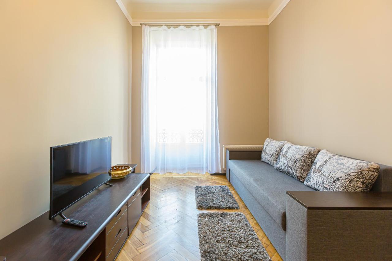 Центр На Вулиці Проспект Шевченка 12 Навпроти Макдональса З Балконом Appartement Lviv Buitenkant foto
