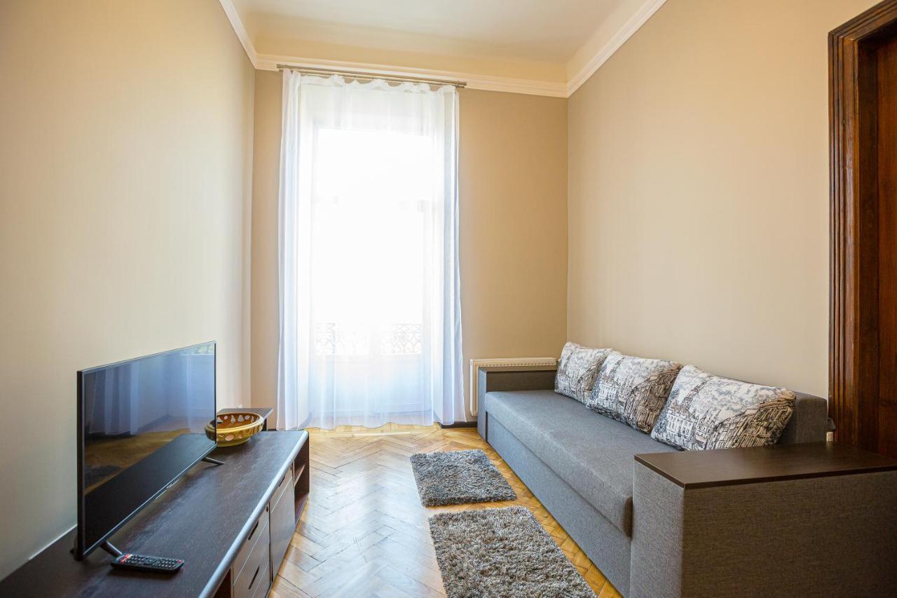 Центр На Вулиці Проспект Шевченка 12 Навпроти Макдональса З Балконом Appartement Lviv Buitenkant foto
