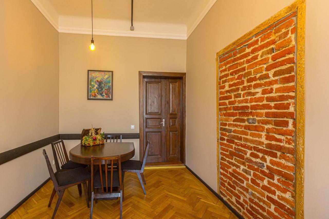 Центр На Вулиці Проспект Шевченка 12 Навпроти Макдональса З Балконом Appartement Lviv Buitenkant foto