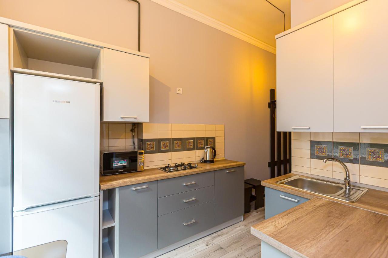 Центр На Вулиці Проспект Шевченка 12 Навпроти Макдональса З Балконом Appartement Lviv Buitenkant foto