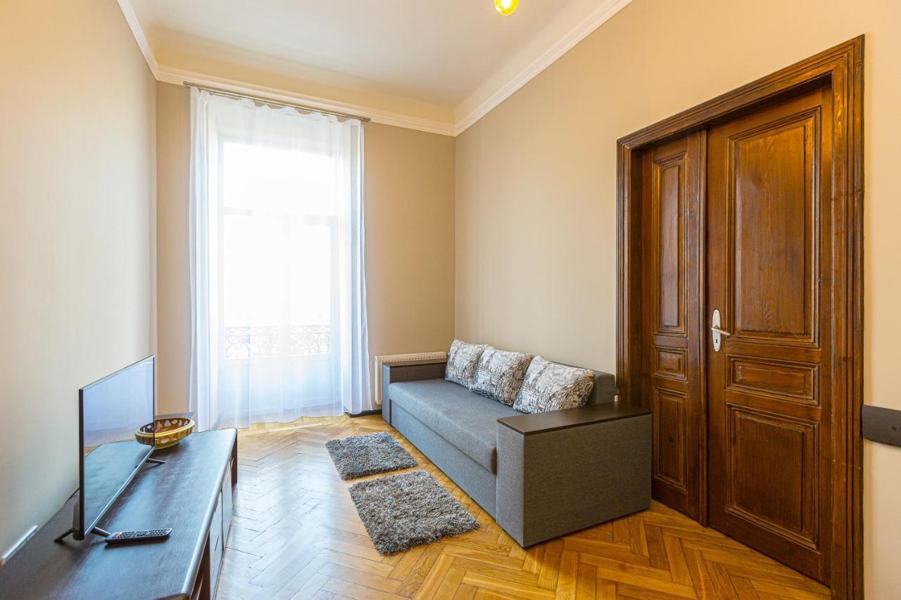Центр На Вулиці Проспект Шевченка 12 Навпроти Макдональса З Балконом Appartement Lviv Buitenkant foto