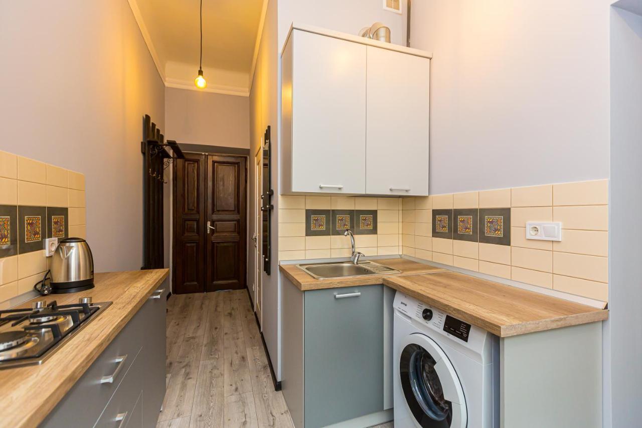 Центр На Вулиці Проспект Шевченка 12 Навпроти Макдональса З Балконом Appartement Lviv Buitenkant foto